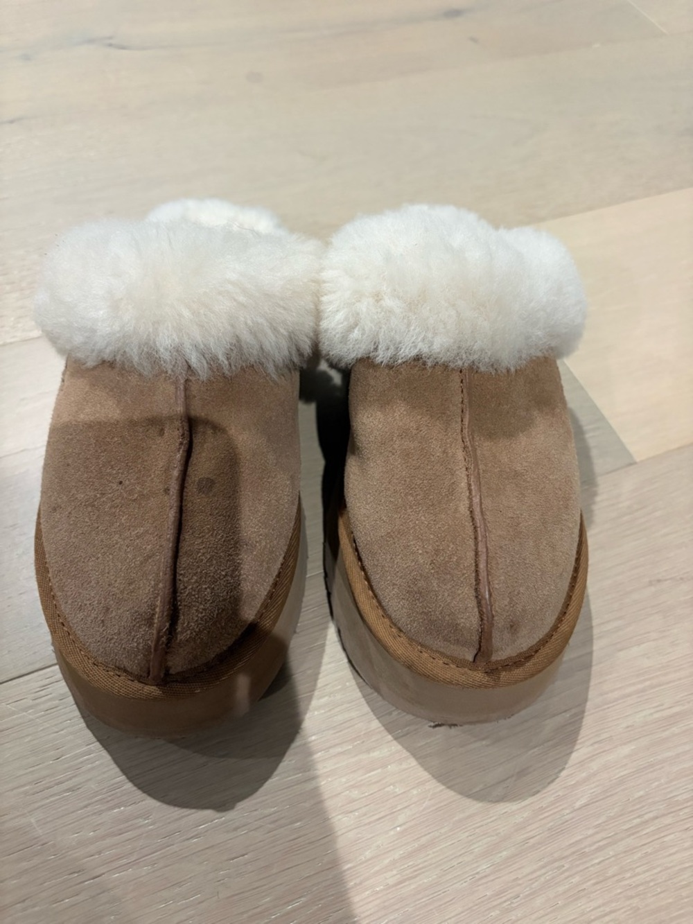 Women’s UGG platform slippers shoes mules size 7